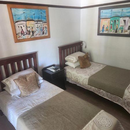 Beit Shalom Before Known As Best Little Guesthouse Oudtshoorn Buitenkant foto