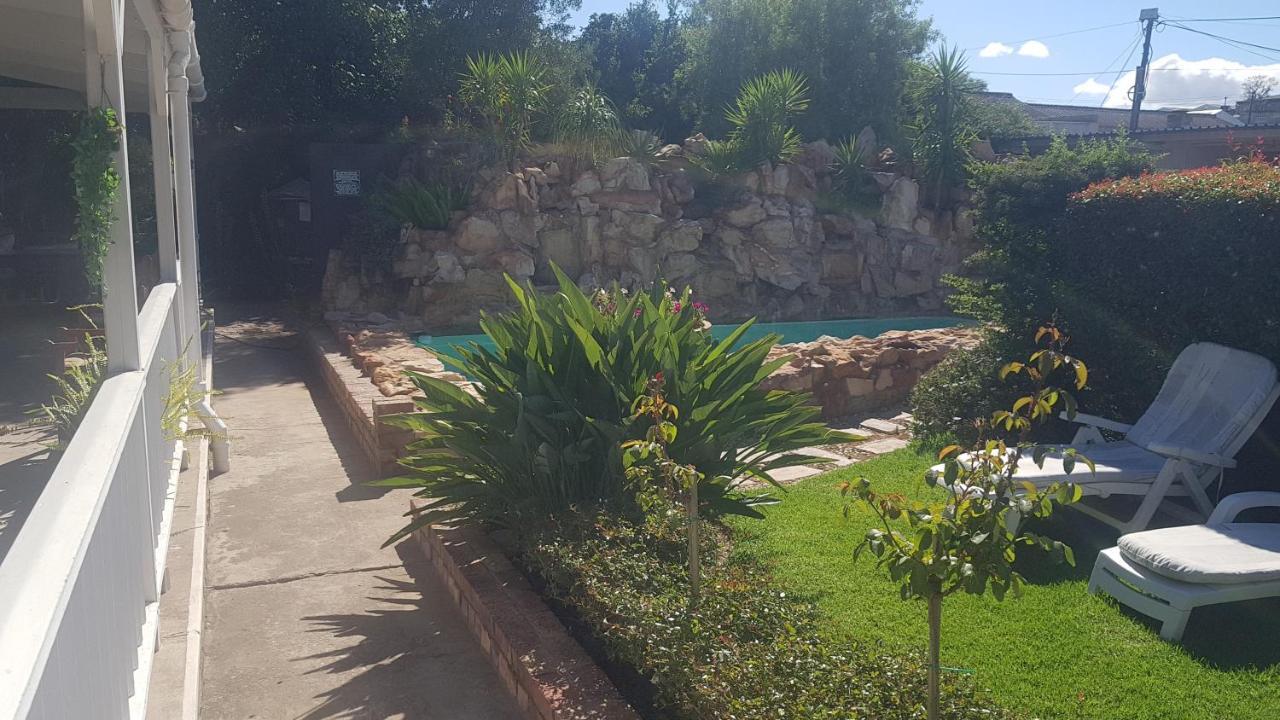 Beit Shalom Before Known As Best Little Guesthouse Oudtshoorn Buitenkant foto