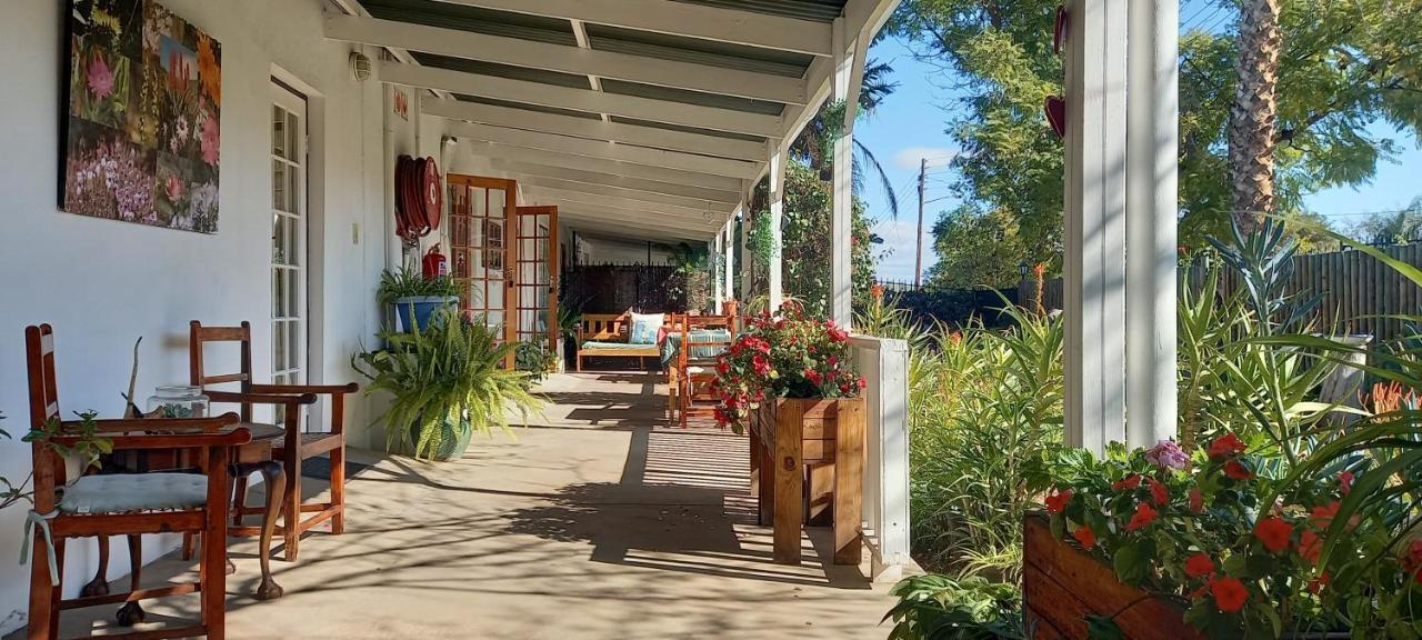 Beit Shalom Before Known As Best Little Guesthouse Oudtshoorn Buitenkant foto