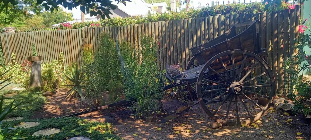 Beit Shalom Before Known As Best Little Guesthouse Oudtshoorn Buitenkant foto