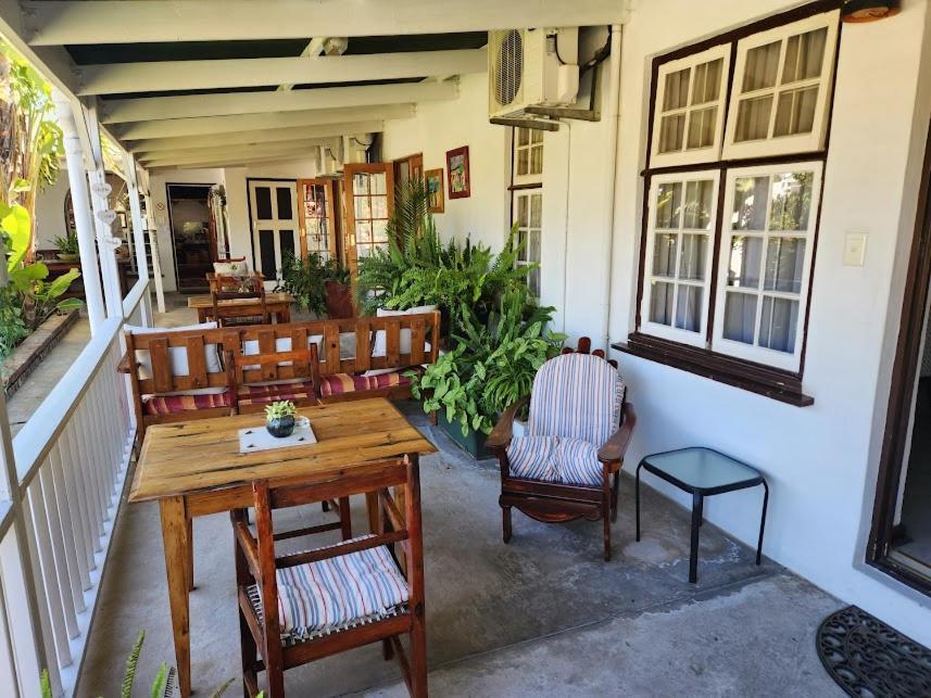 Beit Shalom Before Known As Best Little Guesthouse Oudtshoorn Buitenkant foto