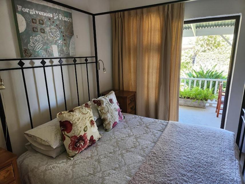 Beit Shalom Before Known As Best Little Guesthouse Oudtshoorn Buitenkant foto