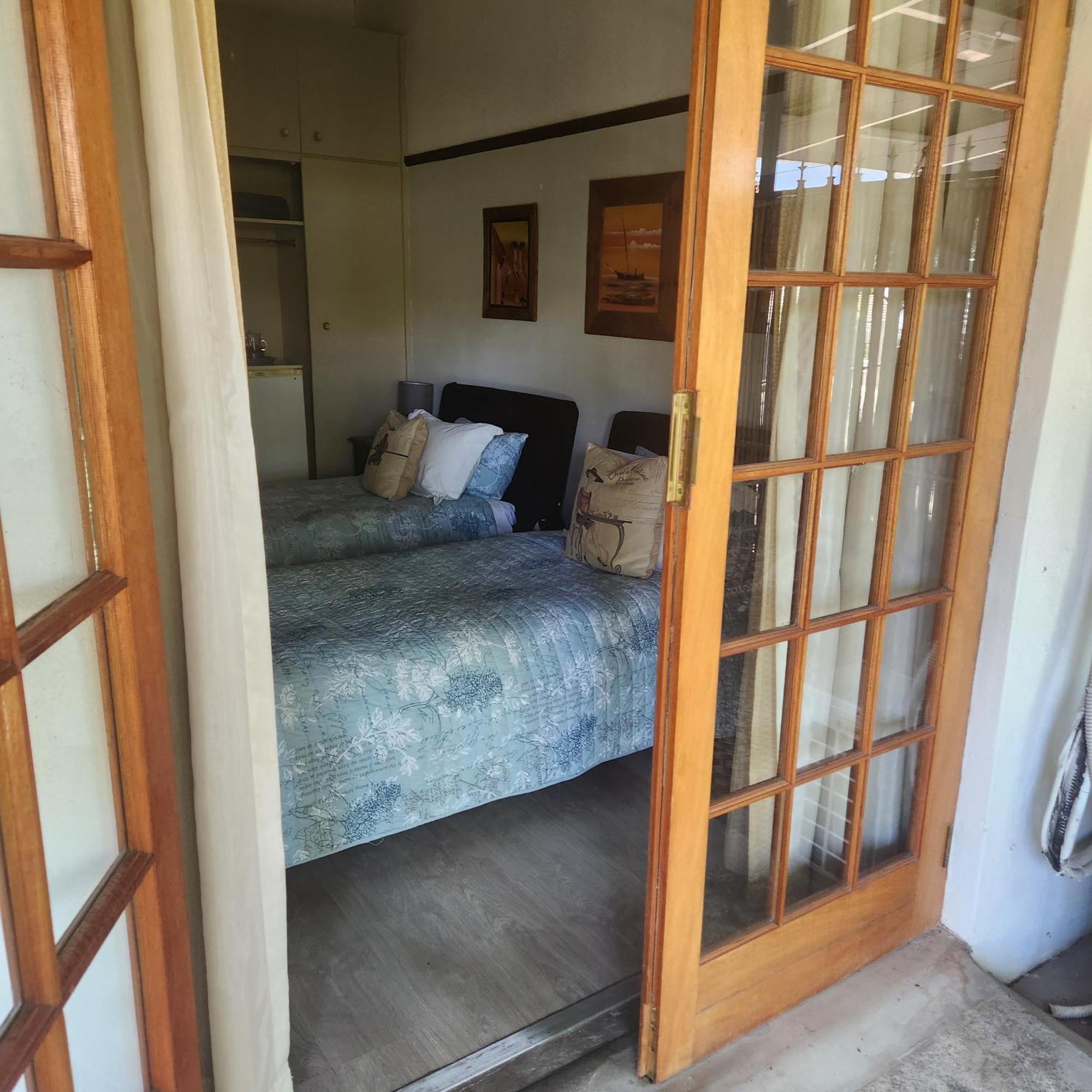 Beit Shalom Before Known As Best Little Guesthouse Oudtshoorn Buitenkant foto