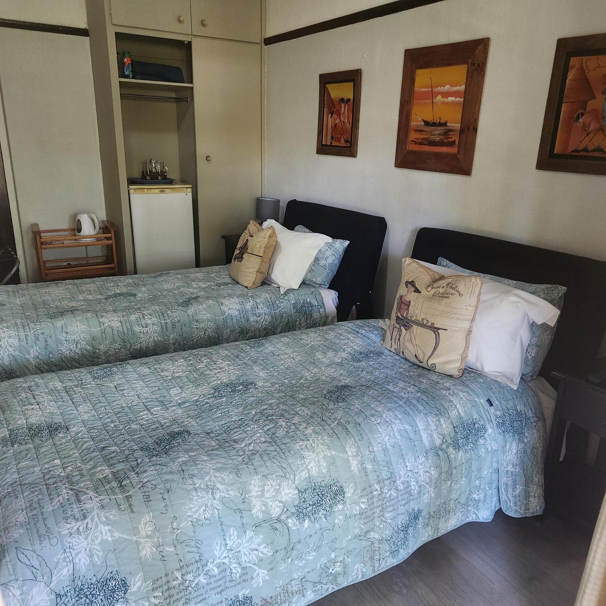 Beit Shalom Before Known As Best Little Guesthouse Oudtshoorn Buitenkant foto